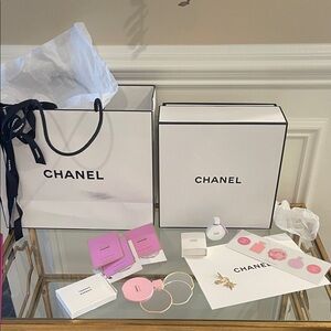 Chanel Luxury Mirror Accessories Set